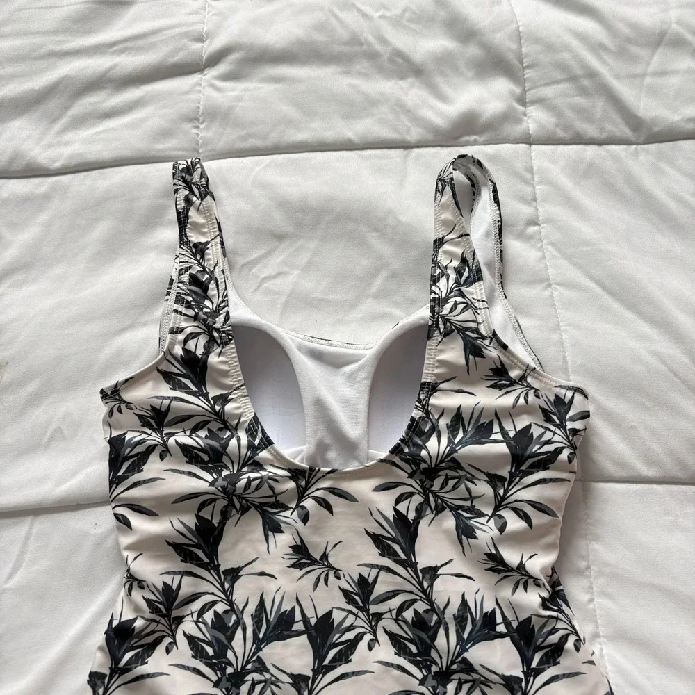Nicole Miller Studio One Piece Tropical Swimsuit Womens Large White Beach Summer